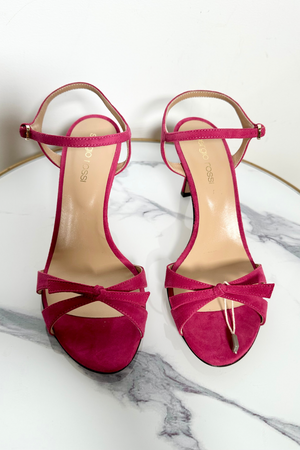 
            
                Load image into Gallery viewer, Small Heel Ankle Strap Suede Sandals Size 36 - BNWT
            
        