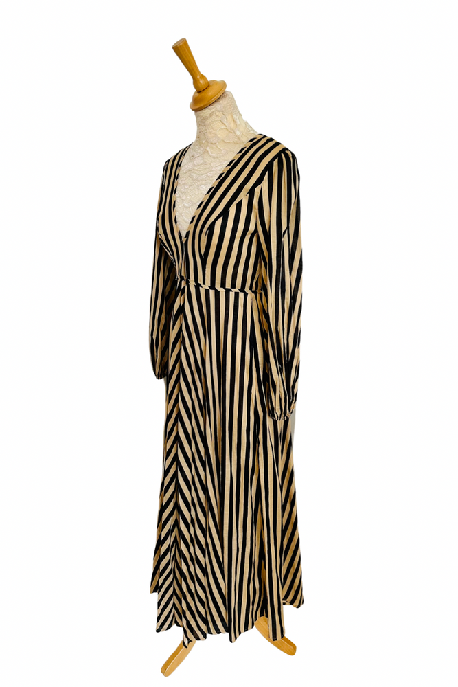 
            
                Load image into Gallery viewer, Striped Midi Dress Size 8 - Preloved
            
        