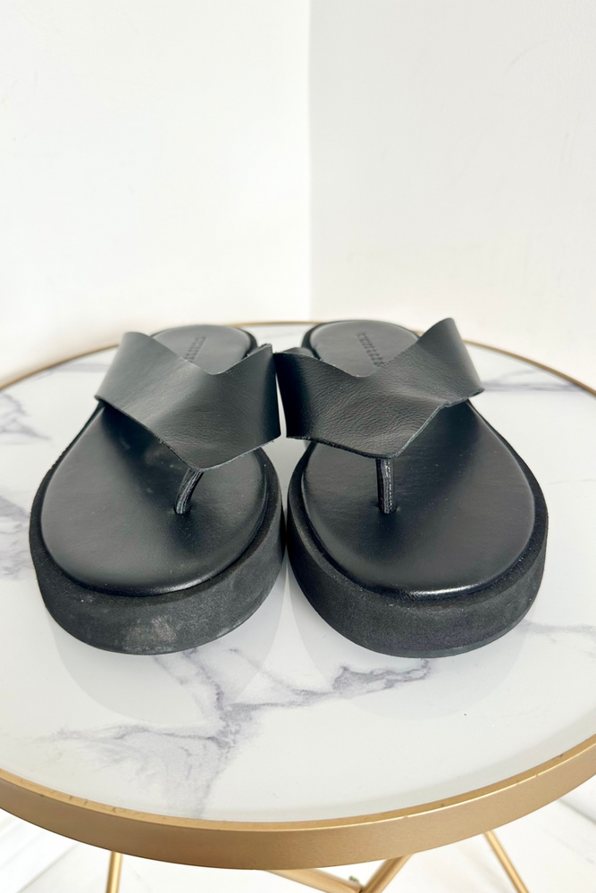 Leather Flip Flop Sandals Size 38 - Preloved