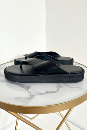 Leather Flip Flop Sandals Size 38 - Preloved