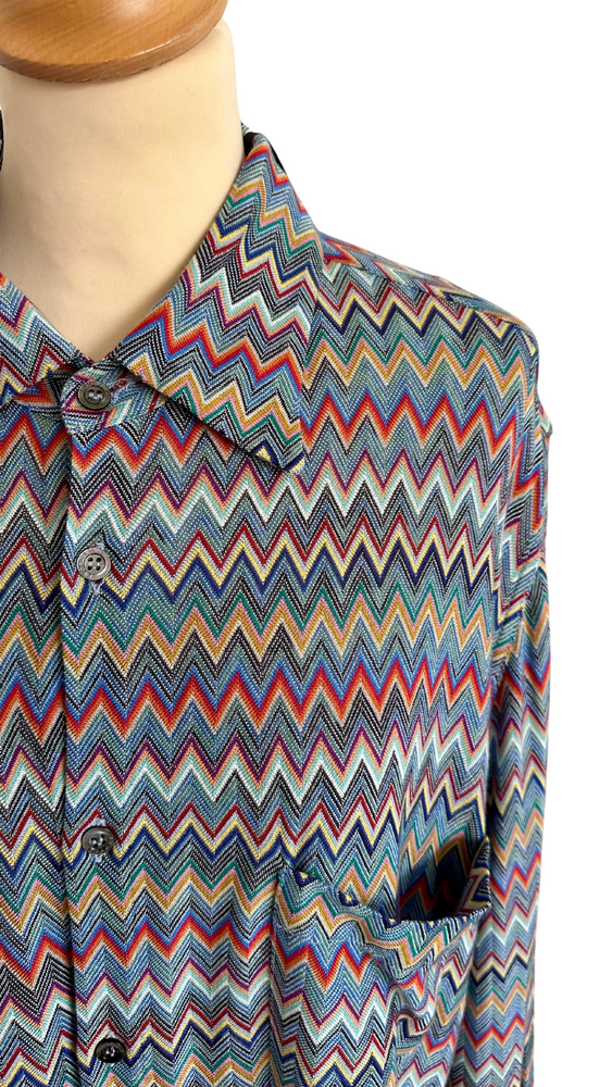 
            
                Load image into Gallery viewer, Chevron Print Shirt Size L - BNWT
            
        