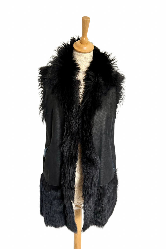 
            
                Load image into Gallery viewer, Shearling Vest Jacket Size 10 - Preloved
            
        
