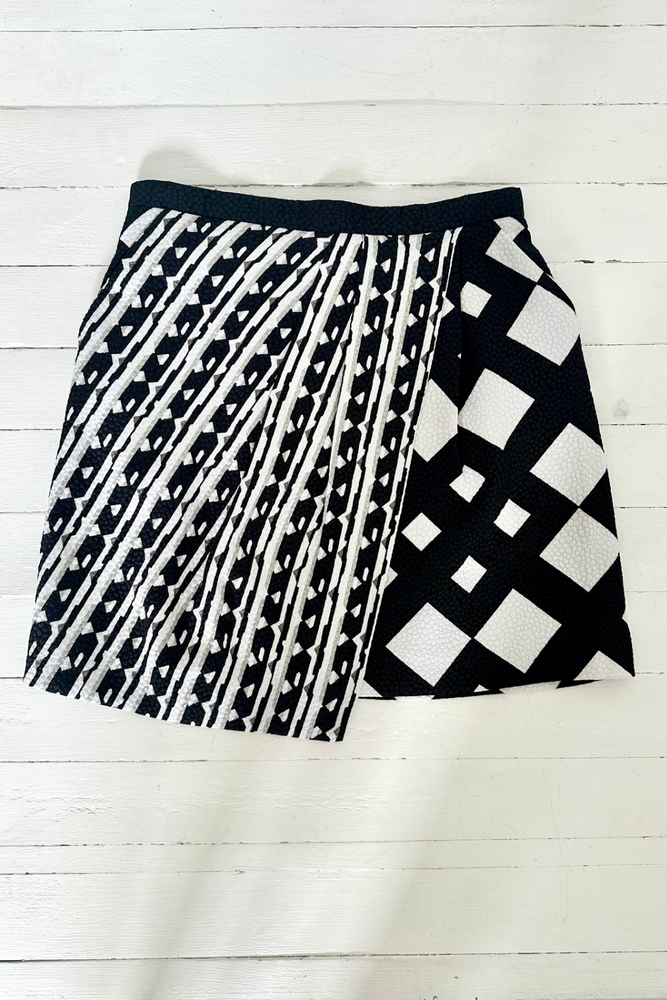 Black & White Mini Skirt Size 8 - Preloved