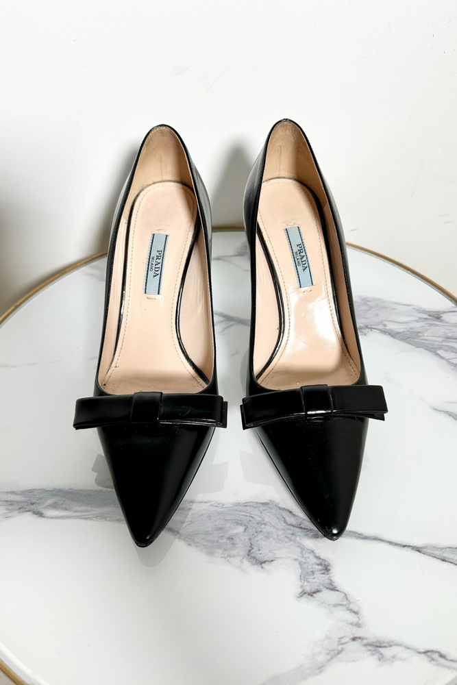 Pointed Leather Heels with Bow Detail  Size 36 - Preloved