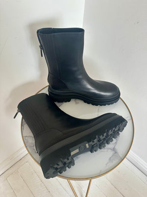 Chelsea Ankle Boots Size 40 - New with Box
