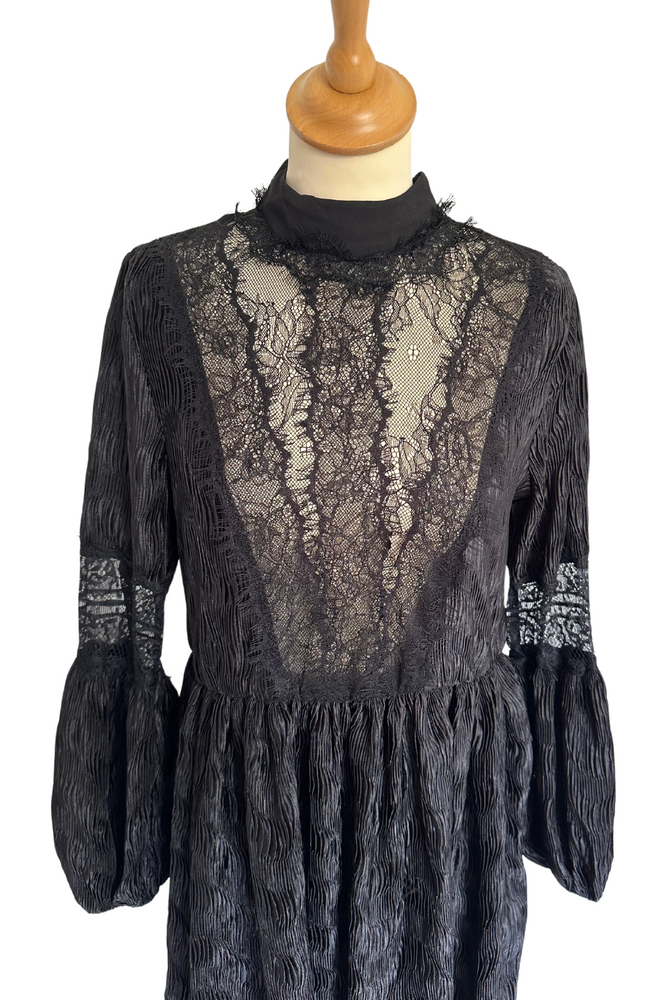 Satin / Lace Mini Dress Size UK 8 - BNWT