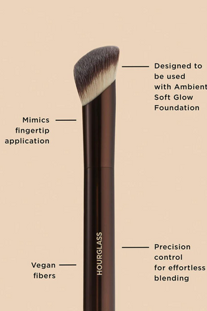 
            
                Load image into Gallery viewer, Hourglass Ambient Soft Glow Foundation Brush - New
            
        